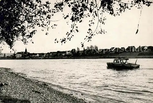 AK / Ansichtskarte Urmitz_Rhein Uferpartie am Rhein Motorboot Urmitz Rhein