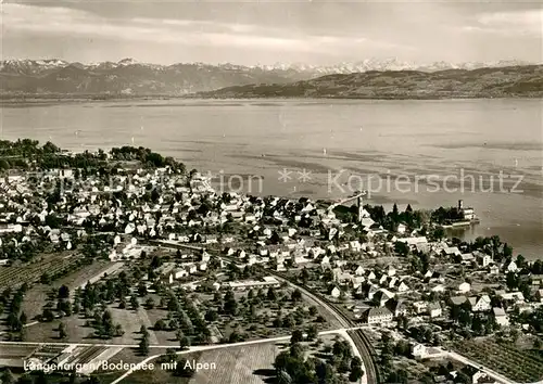 AK / Ansichtskarte Langenargen_Bodensee Fliegeraufnahme mit Alpen Langenargen Bodensee
