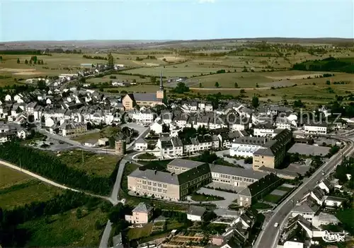 AK / Ansichtskarte Saint Vith Ecole Moyenne de lEtat et la Ville Vue aerienne Saint Vith