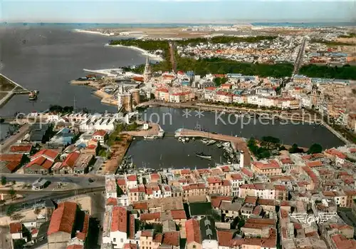 AK / Ansichtskarte La_Rochelle_Charente Maritime Le Port Vue aerienne La_Rochelle