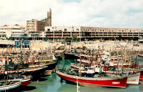 AK / Ansichtskarte Royan_Charente Maritime Le Port le Front de Mer devant le Casino Royan Charente Maritime