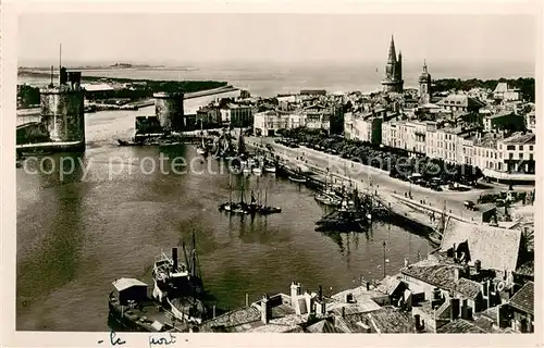 AK / Ansichtskarte La_Rochelle_Charente Maritime Le port La_Rochelle