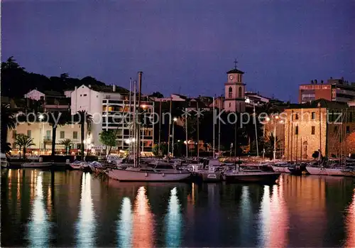 AK / Ansichtskarte Sainte_Maxime_sur_Mer_Var Reflets dans le port un soir d ete Sainte_Maxime_sur_Mer_Var