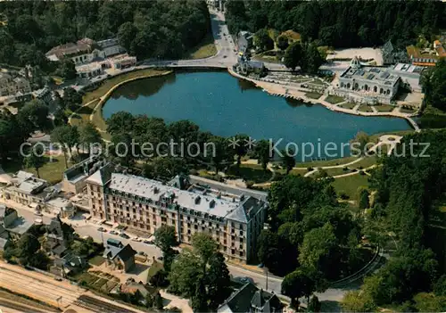 AK / Ansichtskarte Bagnoles de l_Orne Station Thermale Vue generale aerienne sur le lac Bagnoles de l_Orne