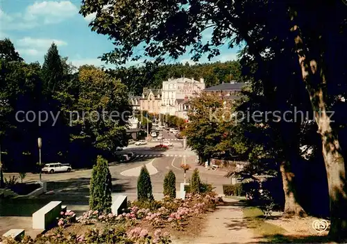 AK / Ansichtskarte Bagnoles de l_Orne Station Thermale Les jardins fleuris et lAvenue de la Gare Bagnoles de l_Orne