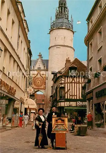 AK / Ansichtskarte Auxerre LaTour de lHorloge et la vieille maison de lHuissier audiencier Guillaume Roussel Auxerre