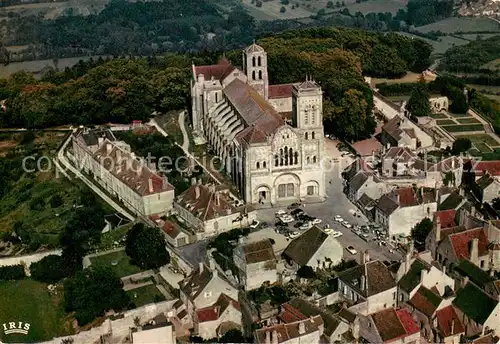 AK / Ansichtskarte Vezelay La Cathedrale Vue aerienne Vezelay