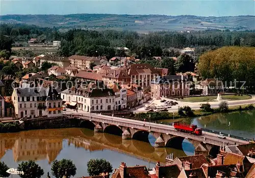 AK / Ansichtskarte Joigny_Yonne Le Pont sur lYonne et le Chapeau Vue aerienne Joigny Yonne
