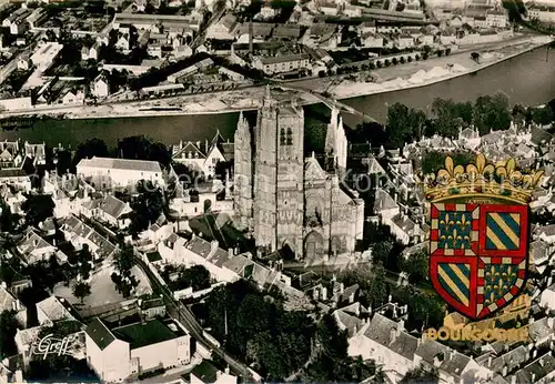 AK / Ansichtskarte Auxerre Vue aerienne La Cathedrale et l Yonne Auxerre