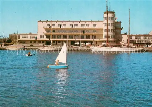 AK / Ansichtskarte Gdynia_Pommern Wyzsza Szkola Morska Hoehere Seeschule Segelschiff 2 Master Gdynia Pommern