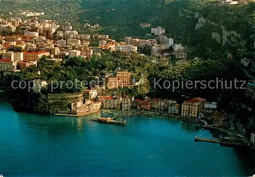 AK / Ansichtskarte Sorrento_Campania Marina dei pescatori vista dall aereo Sorrento Campania