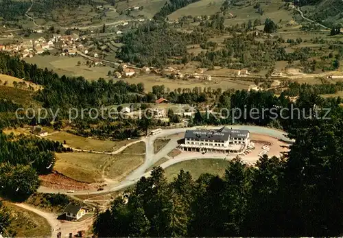 AK / Ansichtskarte Ventron_Vosges Hotel Restaurant Leduc au fond le village vue aerienne Ventron Vosges