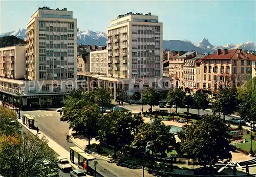 AK / Ansichtskarte Pau Place Clemenceau et Palais des Pyrenees Pau