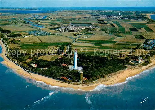 AK / Ansichtskarte Saint Clement des Baleines La Pointe de lIle avec le Phare des Baleines Vue aerienne Saint Clement des Baleines