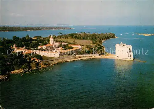 AK / Ansichtskarte Cannes_Alpes Maritimes Les Iles de Lerins au primier plan le Monastere Vue aerienne Cannes Alpes Maritimes