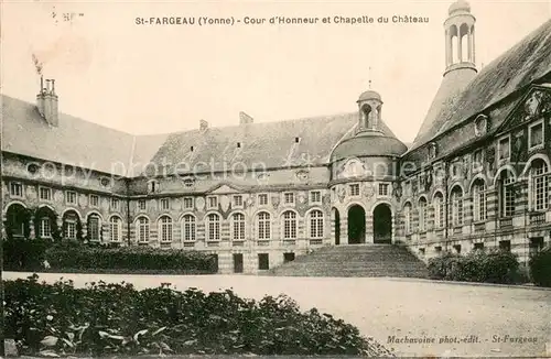 AK / Ansichtskarte Saint Fargeau_Yonne Cour dHonneur et Chapelle du Chateau Saint Fargeau Yonne