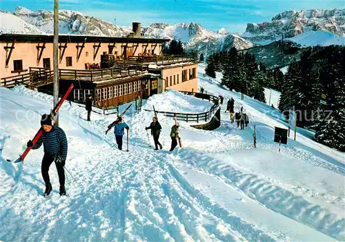 AK / Ansichtskarte Ortisei_St_Ulrich Seilbahnstation Seiser Alm mit Langkofel Wintersportplatz Dolomiten Ortisei_St_Ulrich