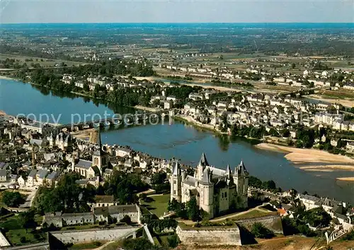 AK / Ansichtskarte Saumur Vue aerienne de la ville traversee par la Loire Chateau Saumur