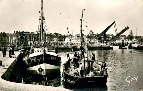 AK / Ansichtskarte Dieppe_Seine Maritime Le port de peche au fond le Pont Levis et la Gare Maritime Dieppe Seine Maritime