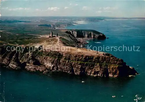 AK / Ansichtskarte Cap_Frehel_Cotes_d_Armor_Bretagne Les falaises hautes que domine le phare Vue aerienne Cap_Frehel