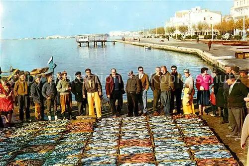 AK / Ansichtskarte Rosas_Costa_Brava_Cataluna preparando la subasta de pescado En preparant la vente aux encheres du poisson Rosas_Costa