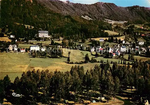 AK / Ansichtskarte Vic sur Cere La Maison de Repos le Quartier de la Gare et le Rocher des Pendus Vic sur Cere