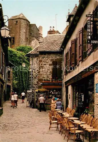 AK / Ansichtskarte Salers En flanant dans les rues de la ville Salers