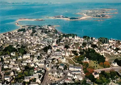 AK / Ansichtskarte Carantec Station balneaire entre la Penze et la riviere de Morlaix Dansle fond Ile Callot vue aerienne a maree haute Carantec
