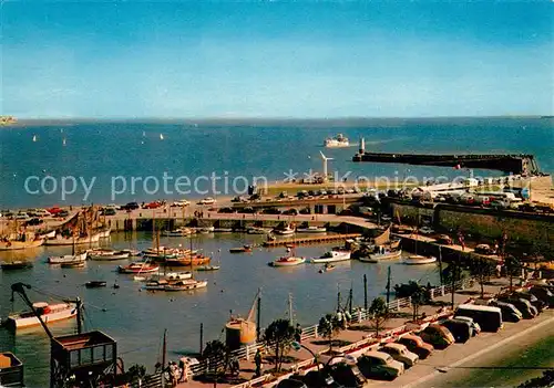 AK / Ansichtskarte Royan_Charente Maritime Un coin du Port La Jetee Sud Royan Charente Maritime