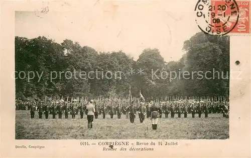 AK / Ansichtskarte Compiegne_Oise Revue du 14 Juillet Remise des decorations Compiegne Oise