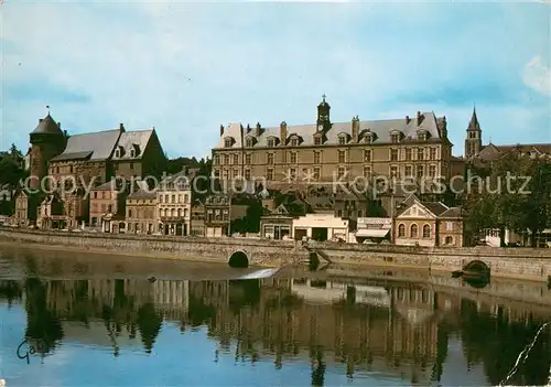 AK / Ansichtskarte Laval_Mayenne Le Chateau le Palais de Justice la Cathedrale et la Mayenne Laval Mayenne