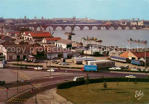 AK / Ansichtskarte Bordeaux Le Port de Bordeaux Le Pont de Pierre dix sept arches construites en 1829 Bordeaux