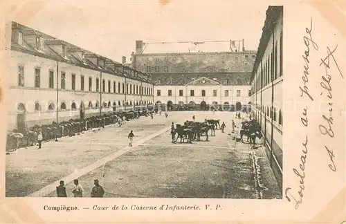 AK / Ansichtskarte Compiegne_Oise Cour de la Caserne d Infanterie Compiegne Oise