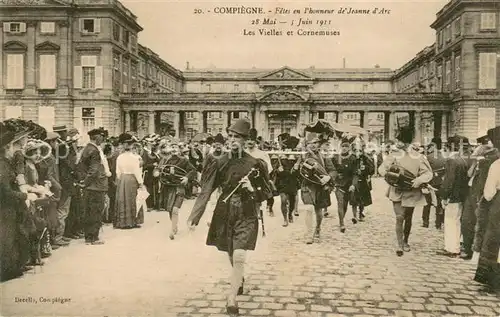 AK / Ansichtskarte Compiegne_Oise Fetes en l honneur de Jeanne d Arc les Vielles et Cornemuses Compiegne Oise