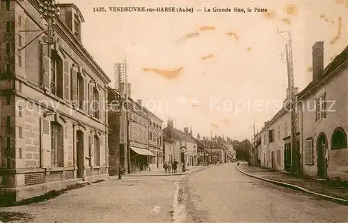 AK / Ansichtskarte Vendeuvre sur Barse La Grande Rue et la Poste Vendeuvre sur Barse
