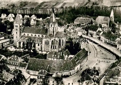 AK / Ansichtskarte Wissembourg Au centre Eglise Collegiale Saint Pierre et Paul Eglise Saint Jean et l Hopital Stanislas vue aerienne Wissembourg