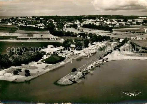 AK / Ansichtskarte Meschers sur Gironde Vue aerienne du port Meschers sur Gironde