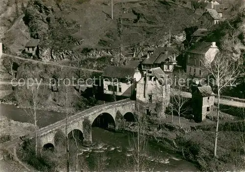 AK / Ansichtskarte Conques_en_Rouergue_Aveyron Pont romain sur le Dourdou vue aerienne 