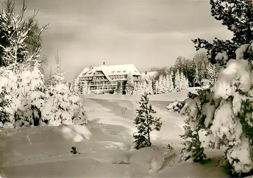 AK / Ansichtskarte Hinterzarten Hotel Weisses Roessle im Winter Hinterzarten