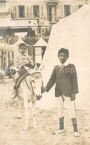 AK / Ansichtskarte Les_Sables d_Olonne Un petit garcon avec un ane Les_Sables d_Olonne