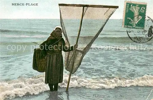AK / Ansichtskarte Berck Plage Pecheuse de crevettes Berck Plage
