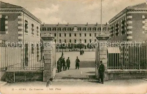 AK / Ansichtskarte Sens_Yonne La Caserne Sens_Yonne