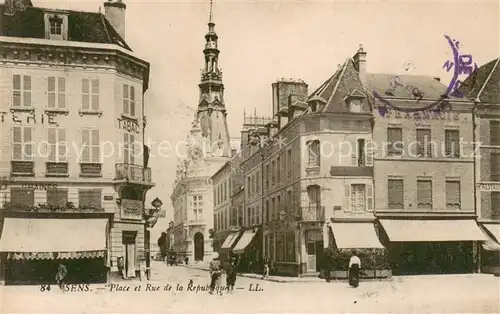 AK / Ansichtskarte Sens_Yonne Place et Rue de la Republique Sens_Yonne