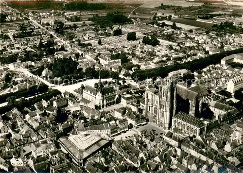 AK / Ansichtskarte Sens_Yonne Le Centre de la Ville la Cathedrale et le Palais Synodal lHotel de Ville et les Halles Vue aerienne Sens_Yonne