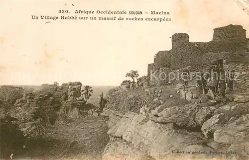 AK / Ansichtskarte Macina_Sudan Un village habbe sur un massif de roches escarpees 