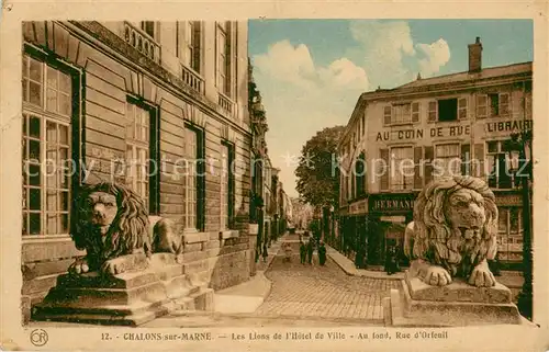 AK / Ansichtskarte Chalons sur Marne Les Lions de l Hotel de Ville au fond Rue d Orfeuil 