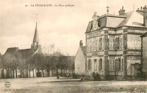 AK / Ansichtskarte La_Celle Saint Cyr Place publique Eglise Mairie La_Celle Saint Cyr