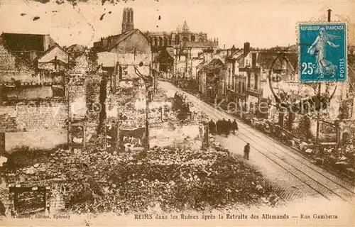 AK / Ansichtskarte Reims_Champagne_Ardenne dans les ruines apres la retraite des Allemands Rue Gambetta Grande Guerre Truemmer 1. Weltkrieg Reims_Champagne_Ardenne