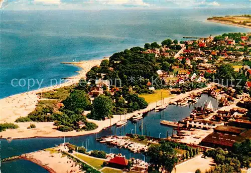 AK / Ansichtskarte Niendorf_Ostseebad Hafen Fliegeraufnahme Niendorf_Ostseebad