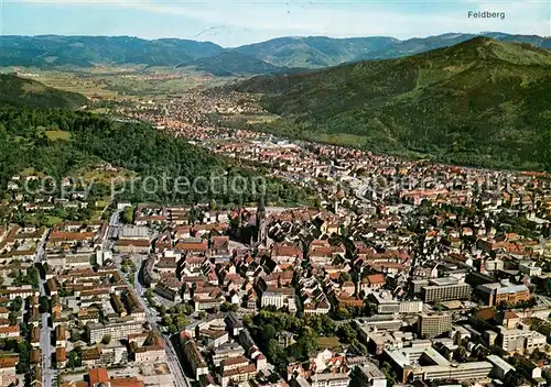 AK / Ansichtskarte Freiburg_Breisgau Schwarzwald Metropole mit Blick zum Feldberg Schwarzwald Fliegeraufnahme Freiburg Breisgau